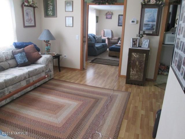 120751 Heck Road Prosser, WA 99350 - Photo 6 of 27 a living room with furniture and a couch