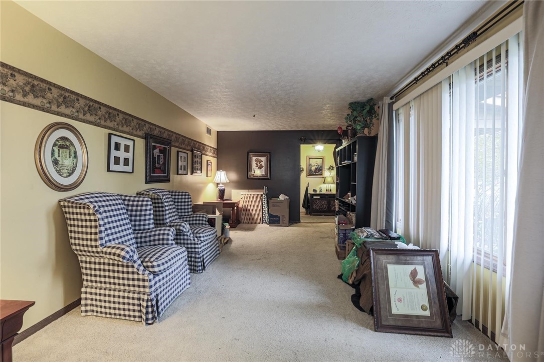 6457 Lost Road Springfield, OH 45504 - Photo 5 of 31
