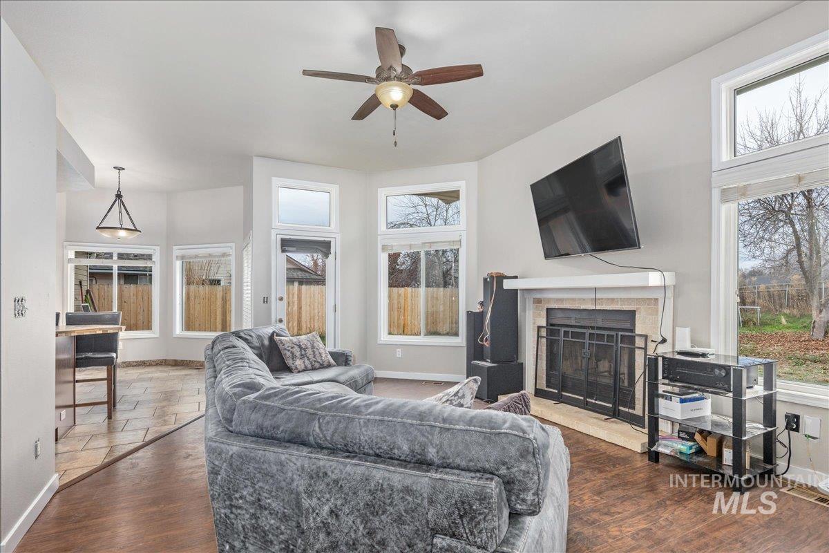 1966 North Pilgrim Avenue Boise, ID 83704 - Photo 2 of 25