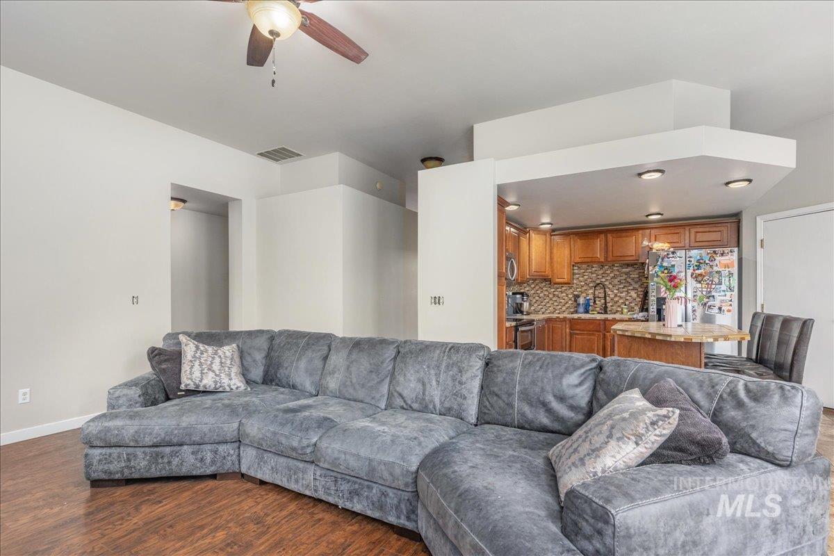 1966 North Pilgrim Avenue Boise, ID 83704 - Photo 4 of 25