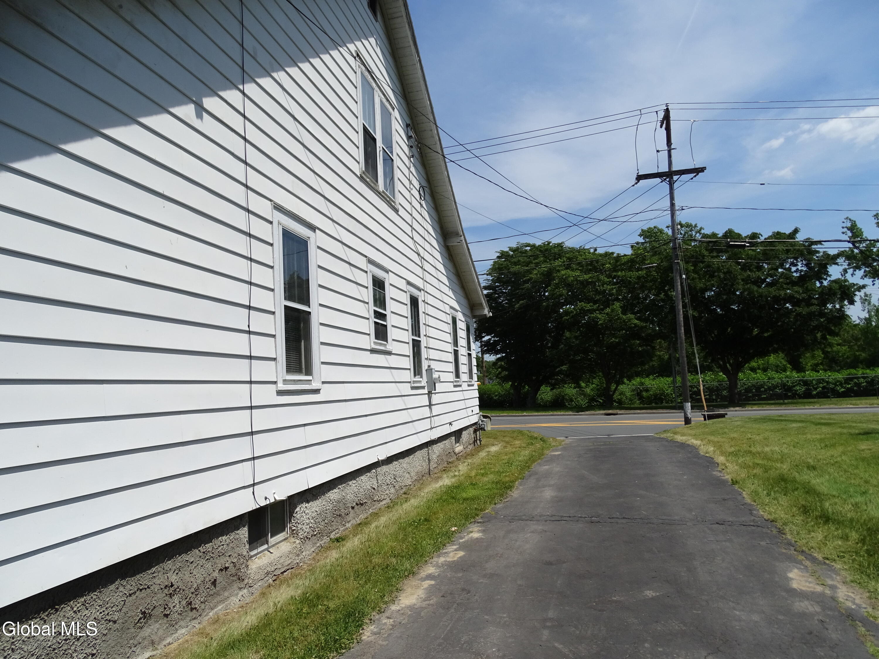 90 Cohoes Road Colonie, NY 12189 - Photo 5 of 29 DSC01486