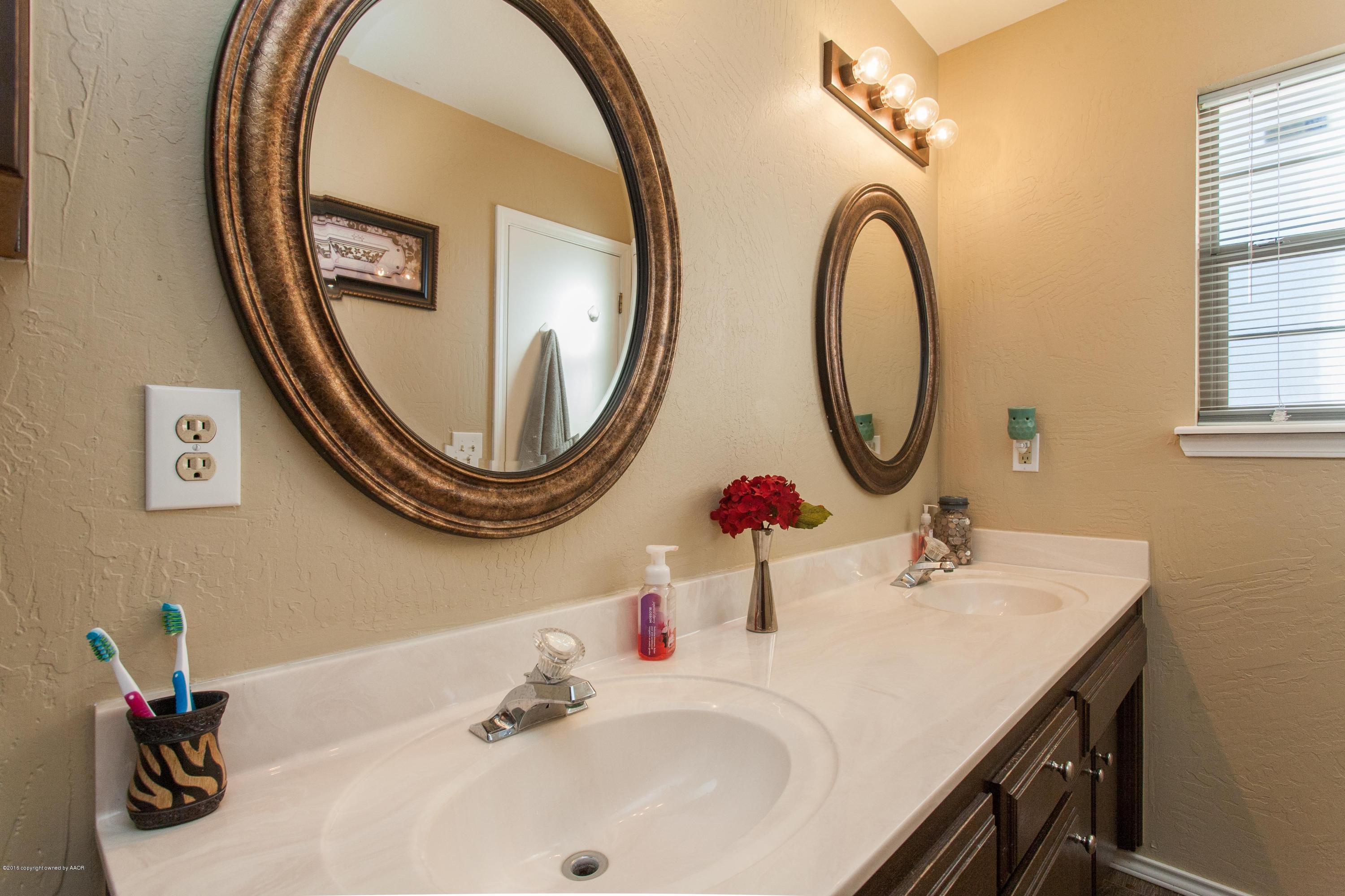 1012 Shasta Drive Amarillo, TX 79110 - Photo 13 of 23 06_Master_Bath