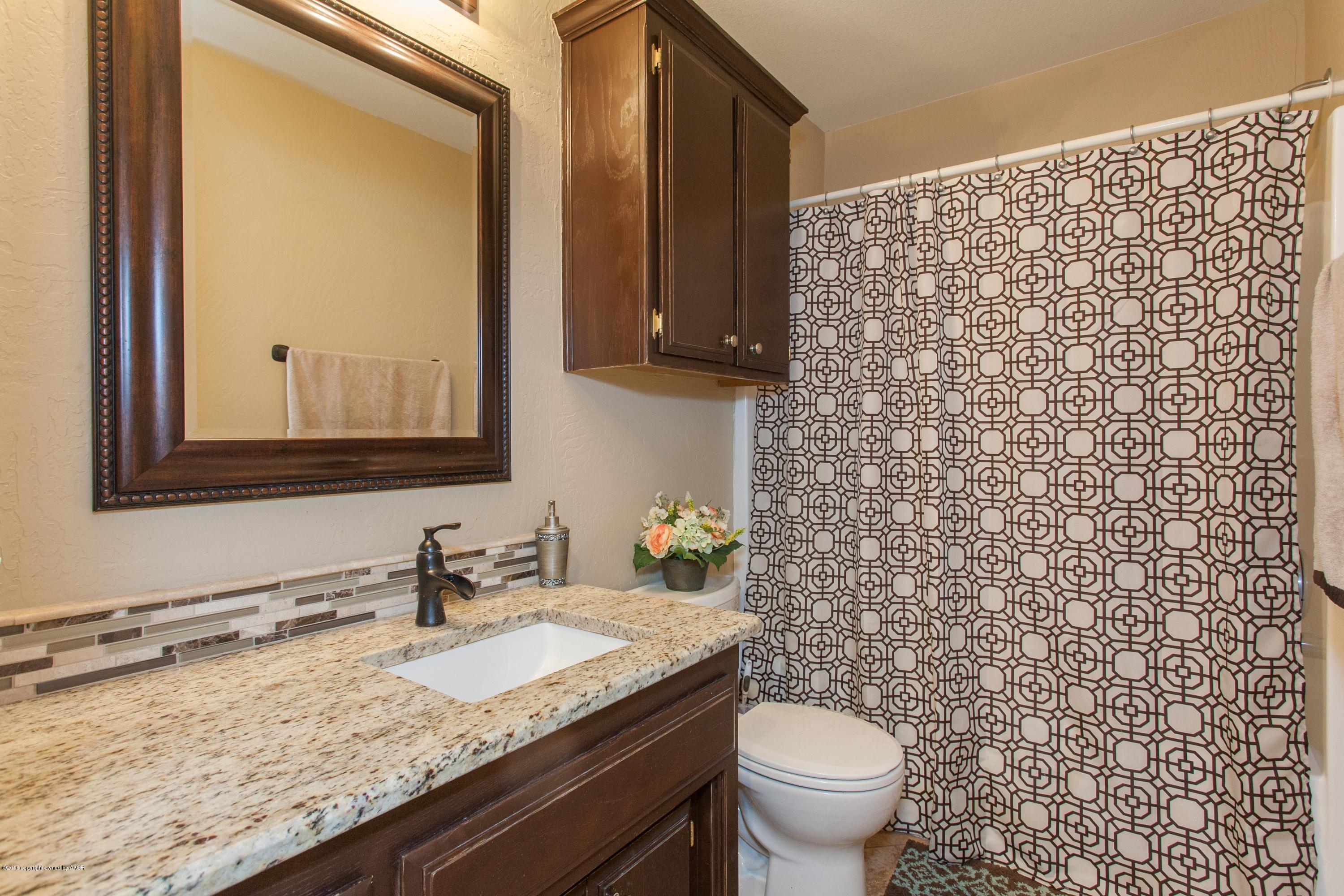 1012 Shasta Drive Amarillo, TX 79110 - Photo 18 of 23 11_Bath_2