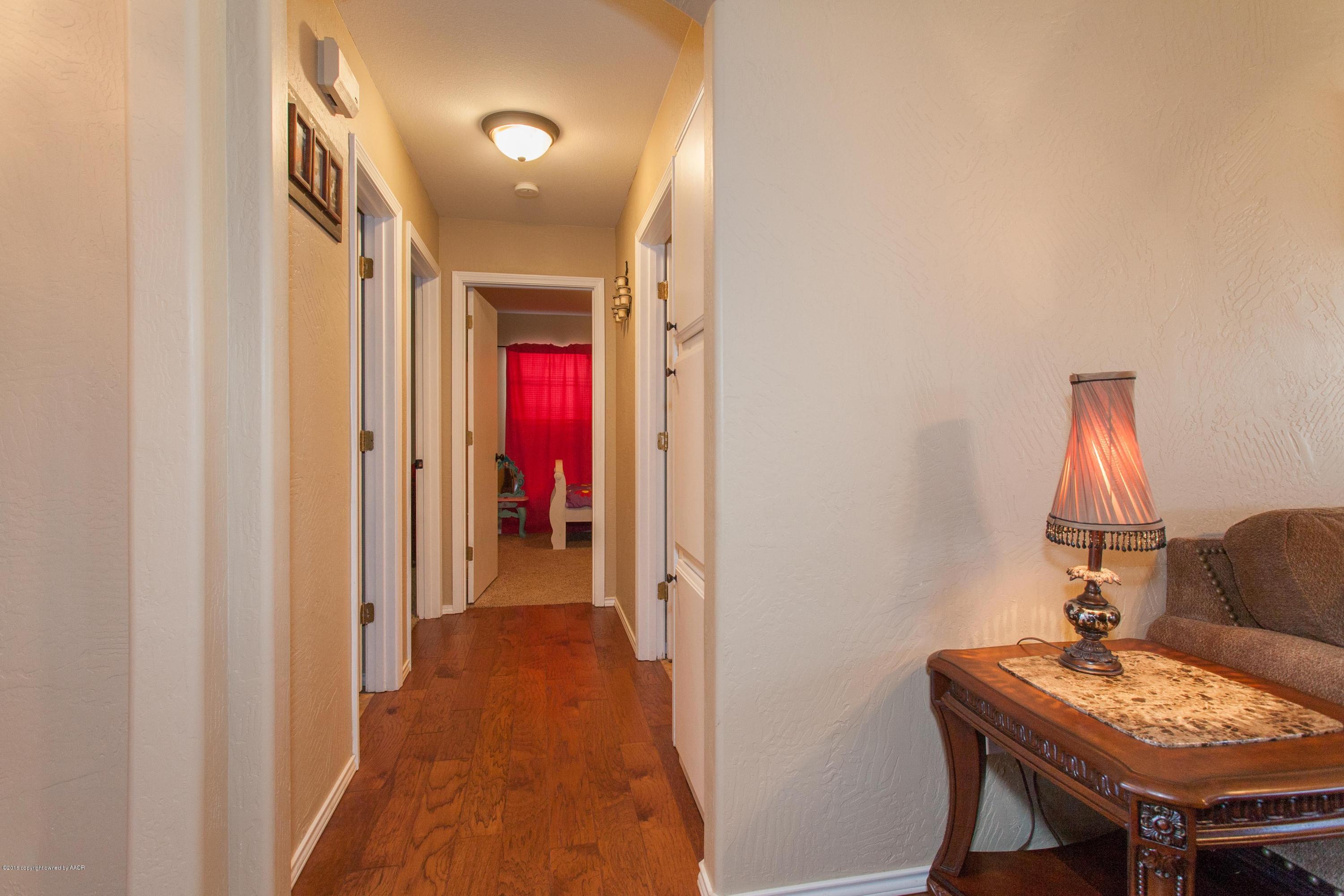 1012 Shasta Drive Amarillo, TX 79110 - Photo 19 of 23 16_Hall