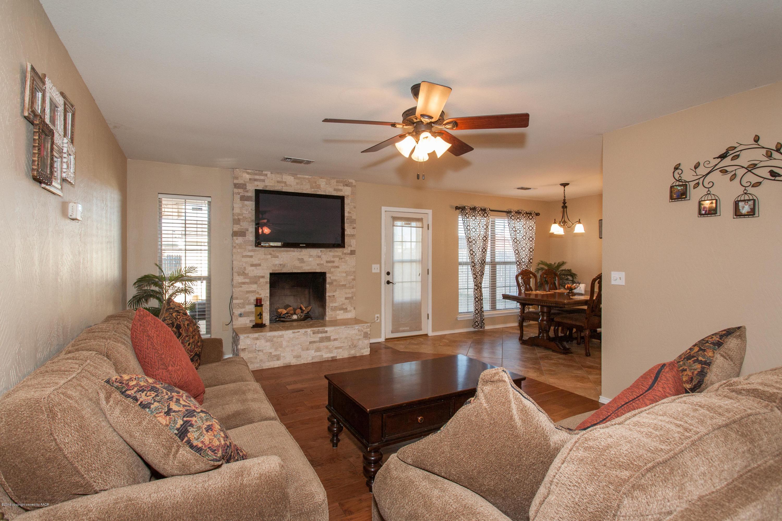 1012 Shasta Drive Amarillo, TX 79110 - Photo 5 of 23 02_Living_Room
