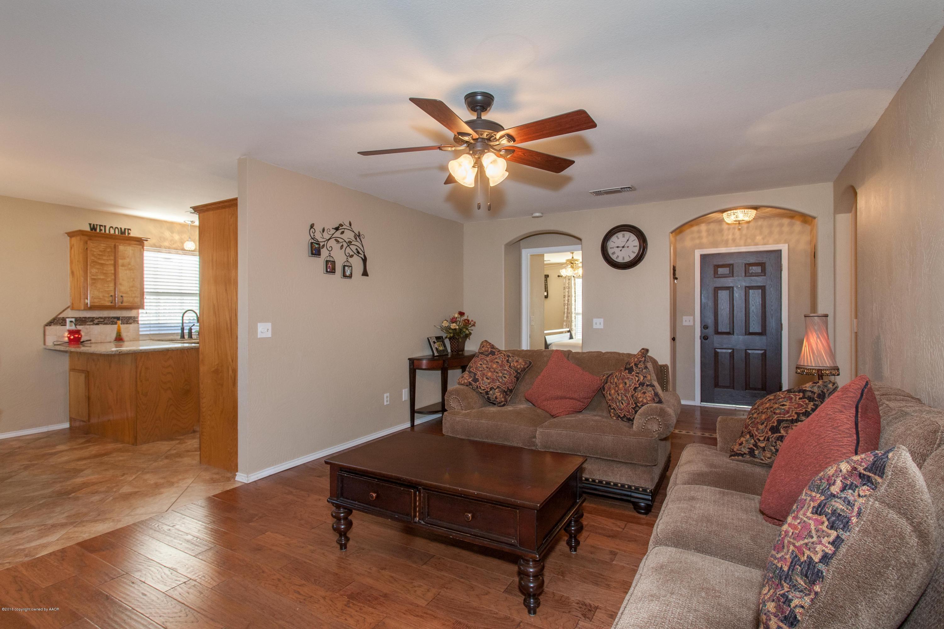 1012 Shasta Drive Amarillo, TX 79110 - Photo 6 of 23 01_Living_Room