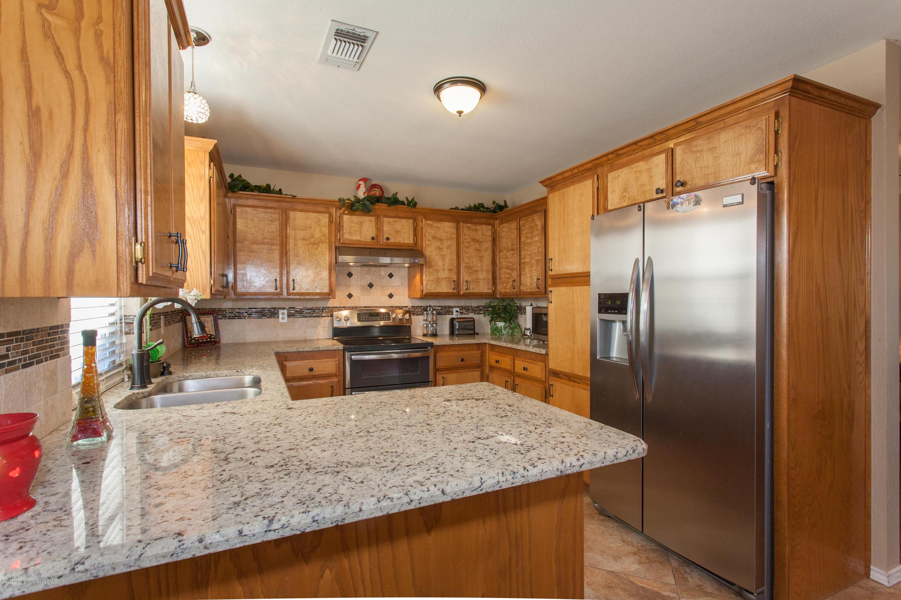 1012 Shasta Drive Amarillo, TX 79110 - Photo 8 of 23 08_Kitchen
