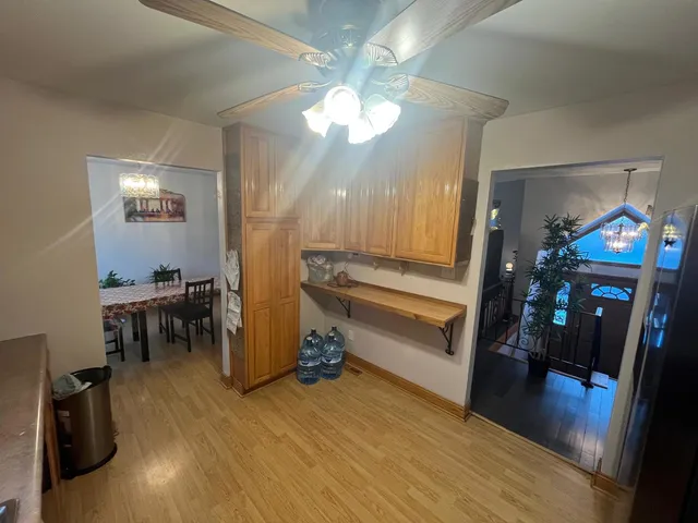 a view of a livingroom with furniture and a ceiling fan