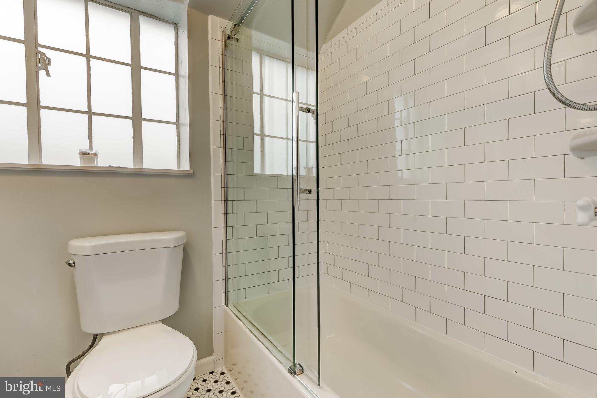 3630 Elkader Road Baltimore, MD 21218 - Photo 17 of 30 2nd Floor full bath with upgrades
