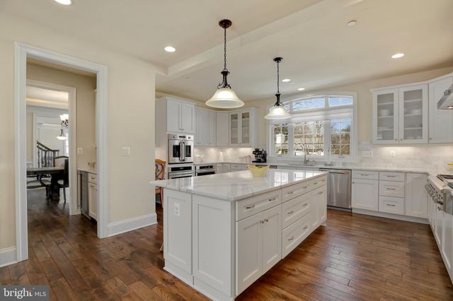 $2,220,000 | 5600 Namakagan Road, Bethesda, MD 20816