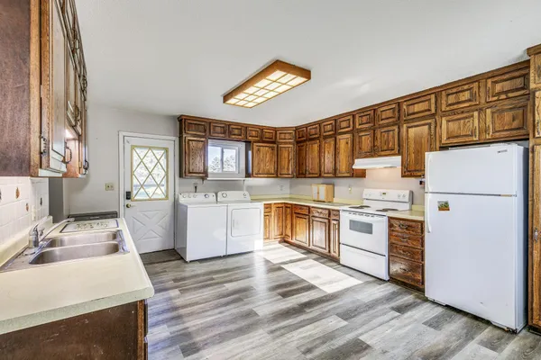 $209,824 | 105 10th Street Northwest, Plainview, MN 55964