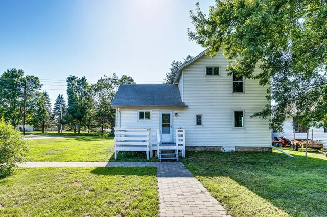 $239,824 | 105 10th Street Northwest, Plainview, MN 55964