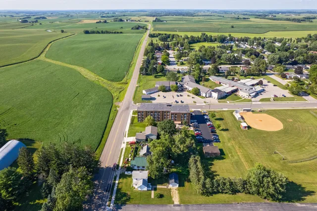 $239,824 | 105 10th Street Northwest, Plainview, MN 55964