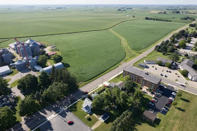 $239,824 | 105 10th Street Northwest, Plainview, MN 55964