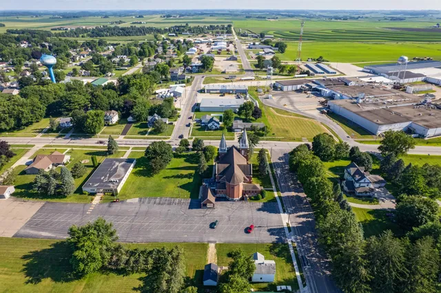 $239,824 | 105 10th Street Northwest, Plainview, MN 55964