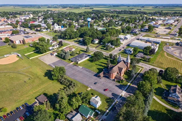 $239,824 | 105 10th Street Northwest, Plainview, MN 55964