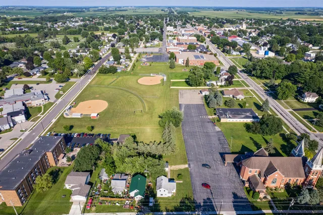 $239,824 | 105 10th Street Northwest, Plainview, MN 55964