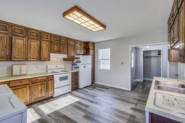 $239,824 | 105 10th Street Northwest, Plainview, MN 55964