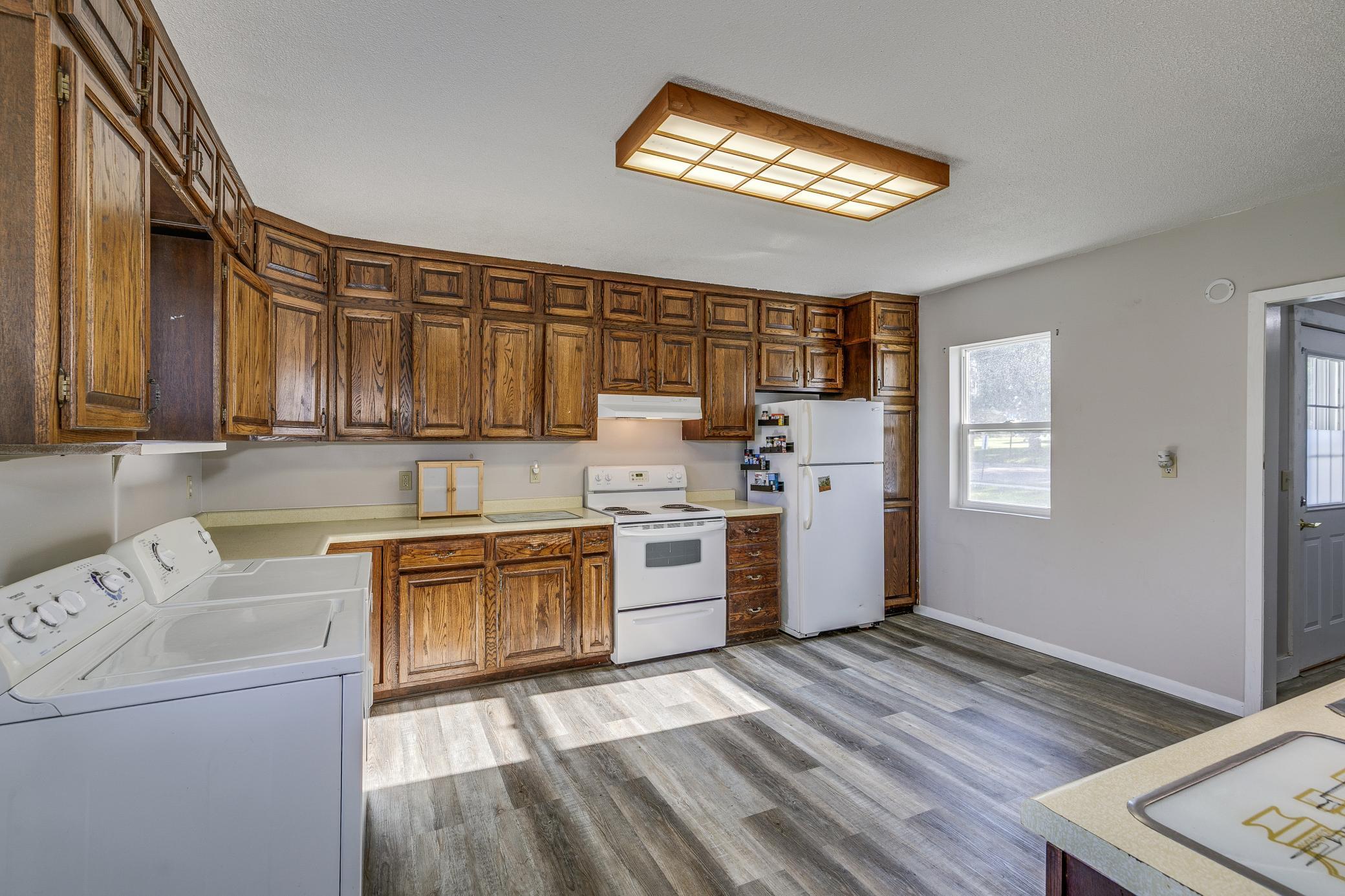 105 10th Street Northwest Plainview, MN 55964 - Photo 4 of 26