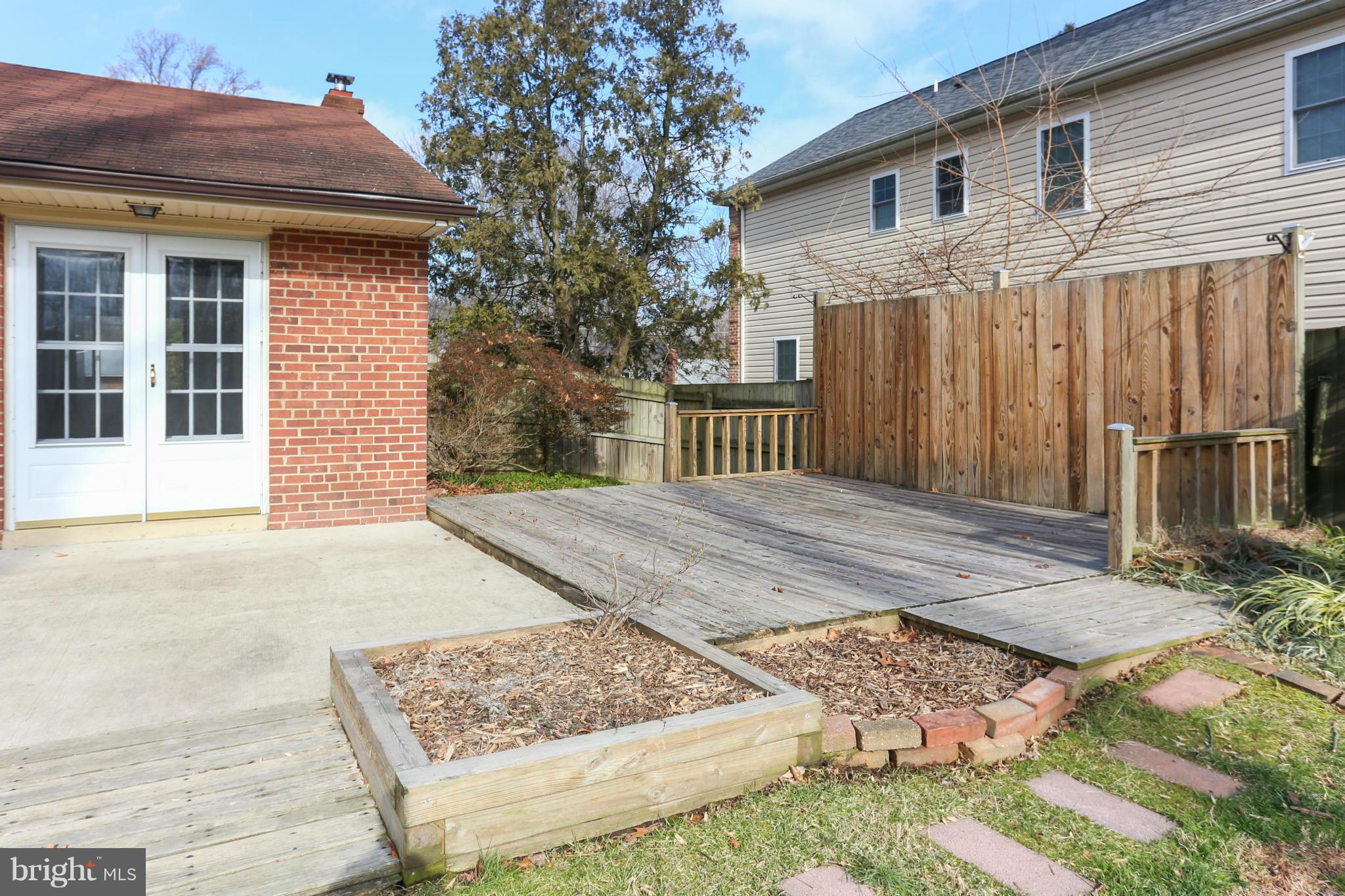7417 Farnum Street Springfield, VA 22151 - Photo 20 of 22 Patio & Deck