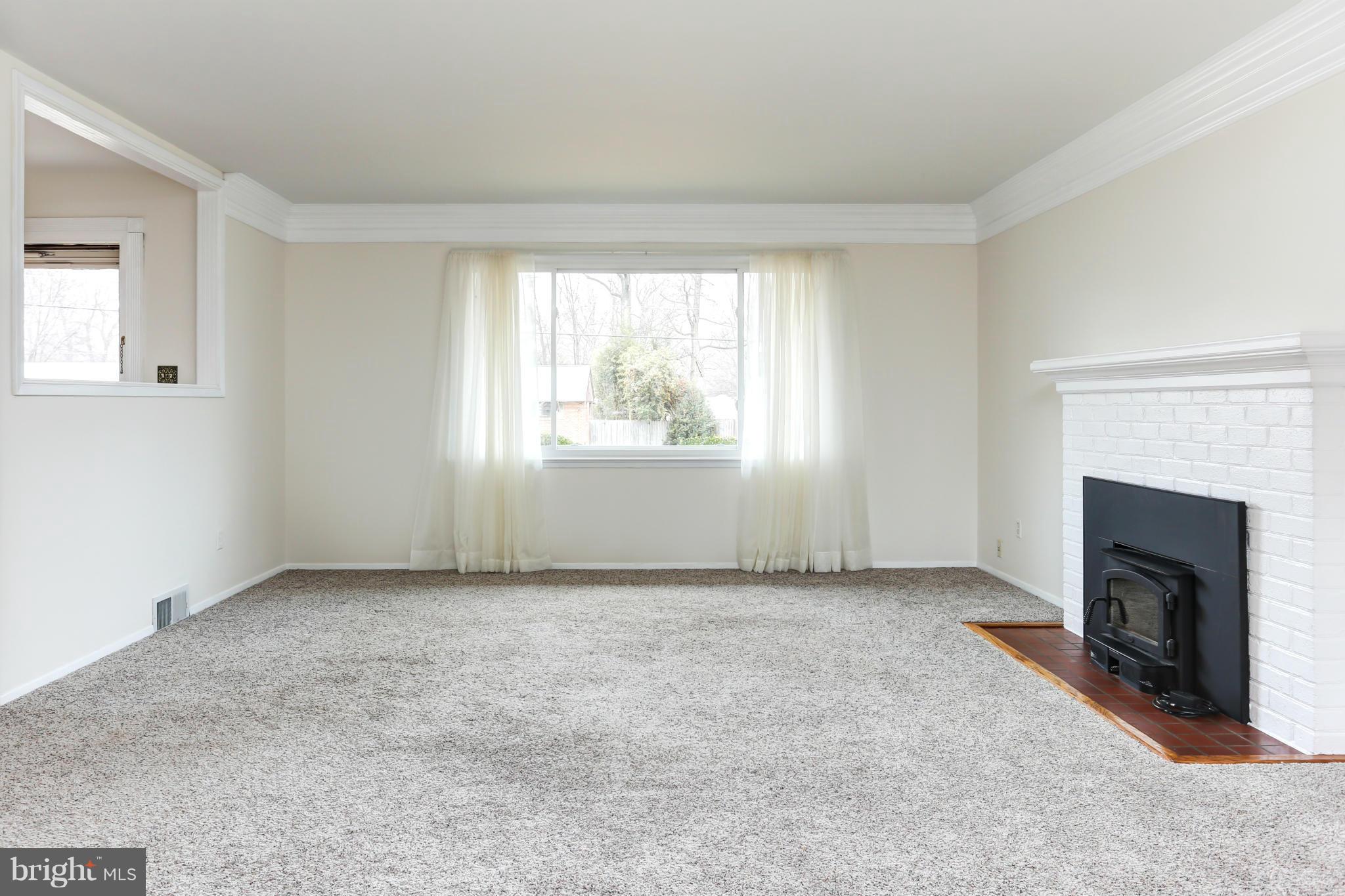 7417 Farnum Street Springfield, VA 22151 - Photo 4 of 22 Living Room