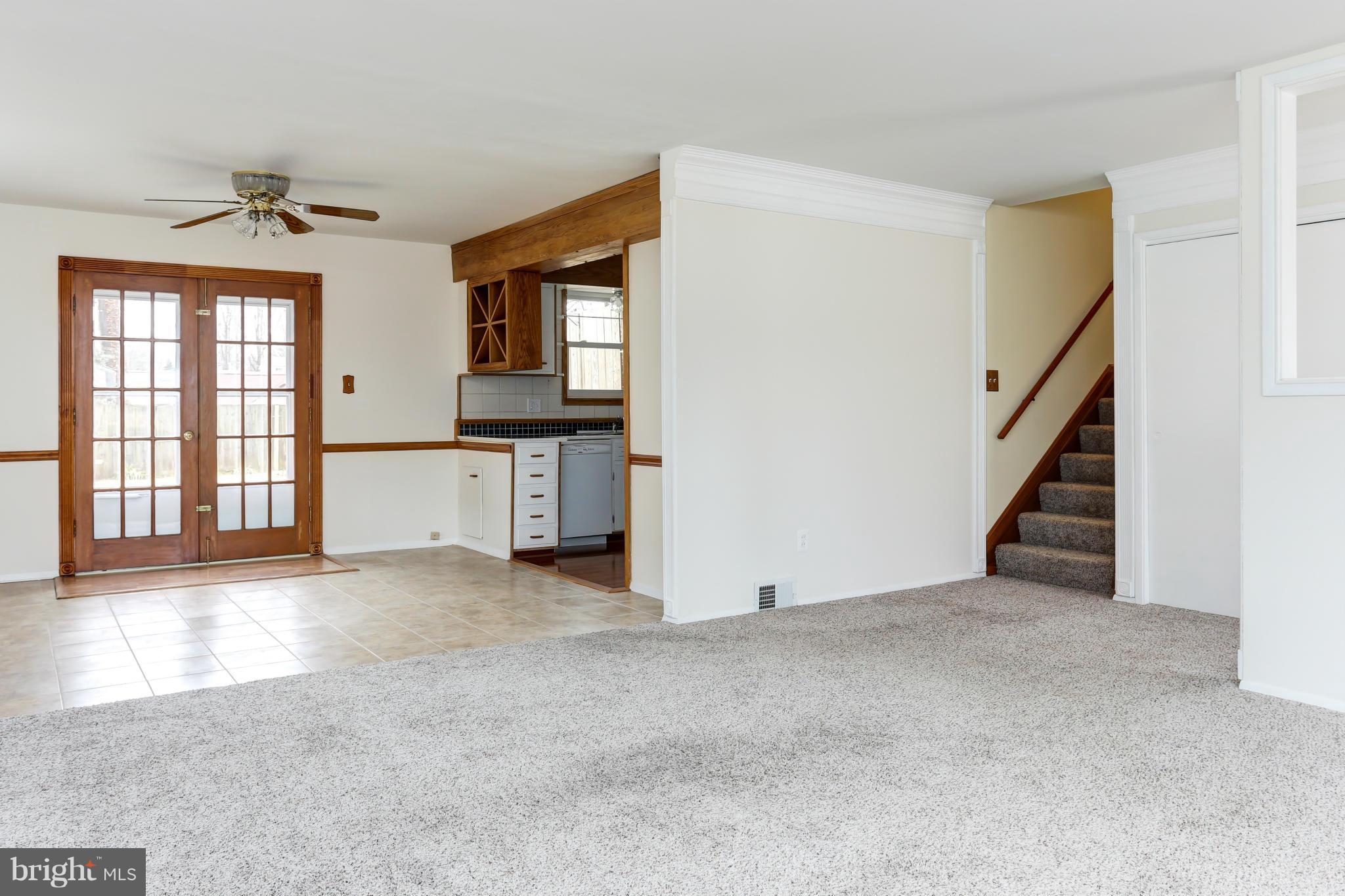 7417 Farnum Street Springfield, VA 22151 - Photo 5 of 22 Living Room