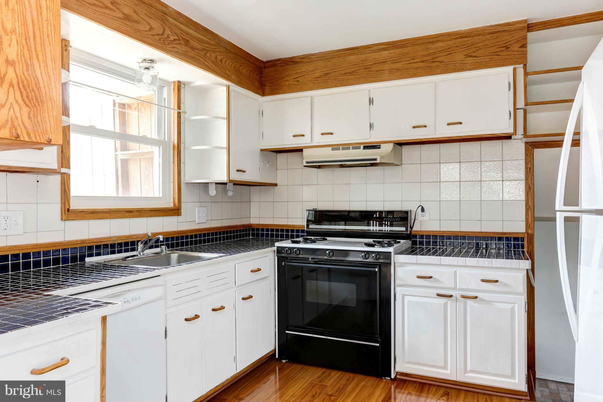 7417 Farnum Street Springfield, VA 22151 - Photo 8 of 22 Kitchen