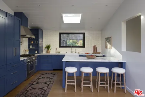 $2,750,000 | 5692 Holly Oak Drive, Los Angeles, CA 90068