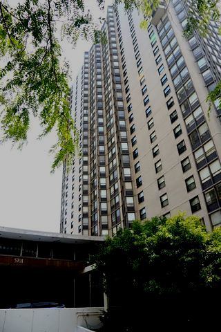 5701 North Sheridan Road, Unit 6P Chicago, IL 60660 - Photo 1 of 20 a view of a large building