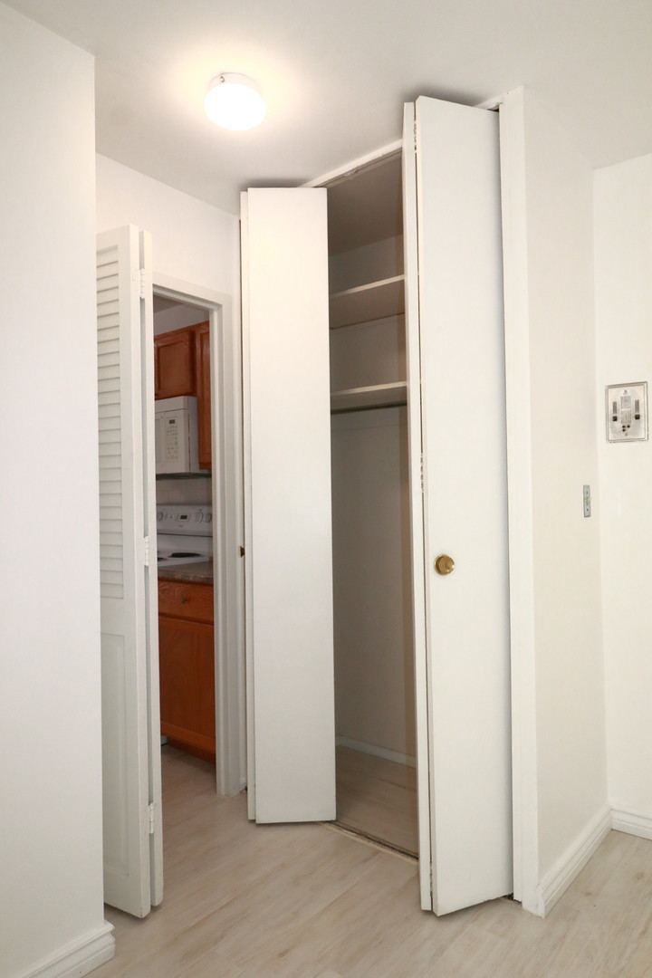 5701 North Sheridan Road, Unit 6P Chicago, IL 60660 - Photo 11 of 20 a view of hallway with cabinets