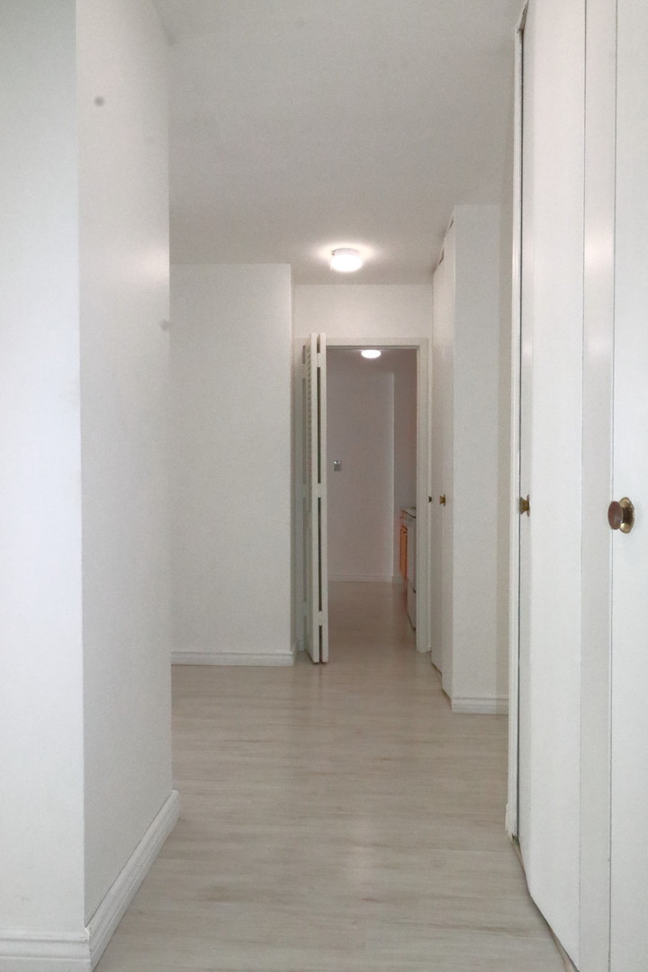 5701 North Sheridan Road, Unit 6P Chicago, IL 60660 - Photo 3 of 20 a view of an empty room