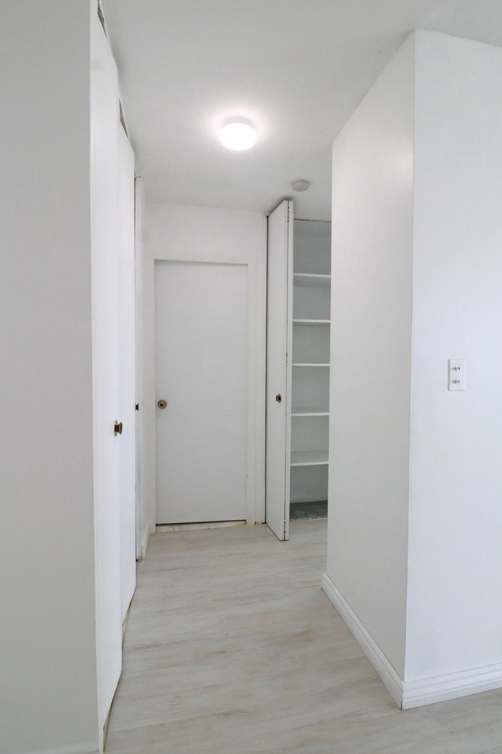 5701 North Sheridan Road, Unit 6P Chicago, IL 60660 - Photo 4 of 20 a view of an empty room