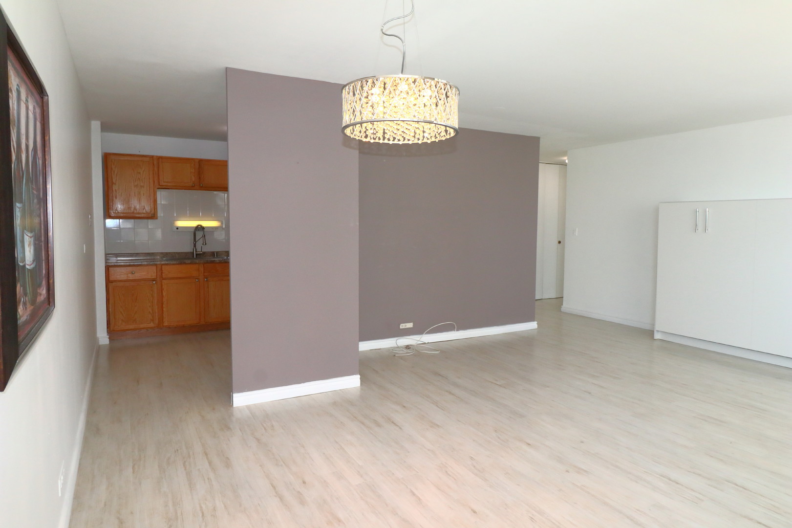 5701 North Sheridan Road, Unit 6P Chicago, IL 60660 - Photo 5 of 20 a view of an empty room and window