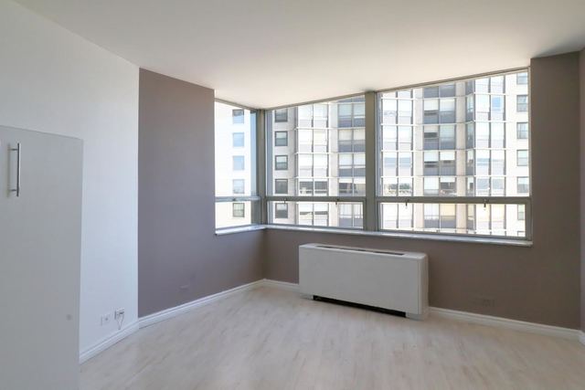 5701 North Sheridan Road, Unit 6P Chicago, IL 60660 - Photo 6 of 20 a living room with a large window