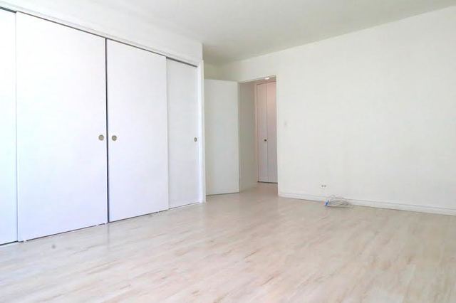 5701 North Sheridan Road, Unit 6P Chicago, IL 60660 - Photo 7 of 20 a view of an empty room