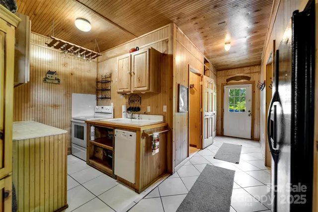 $575,000 | 54 Barnwood Way, Whittier, NC 28789