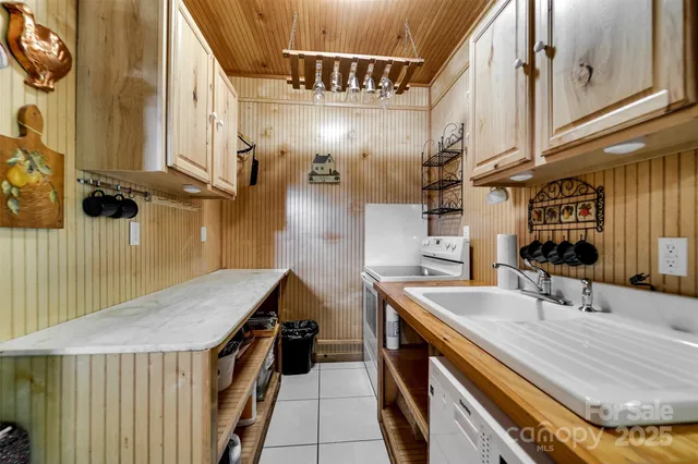 $575,000 | 54 Barnwood Way, Whittier, NC 28789