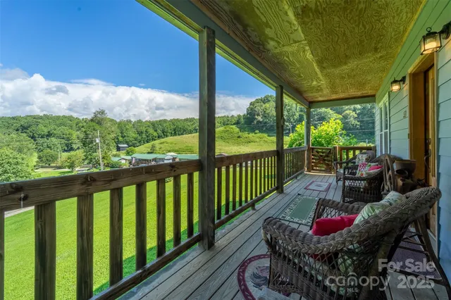 $575,000 | 54 Barnwood Way, Whittier, NC 28789