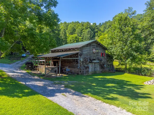 $575,000 | 54 Barnwood Way, Whittier, NC 28789
