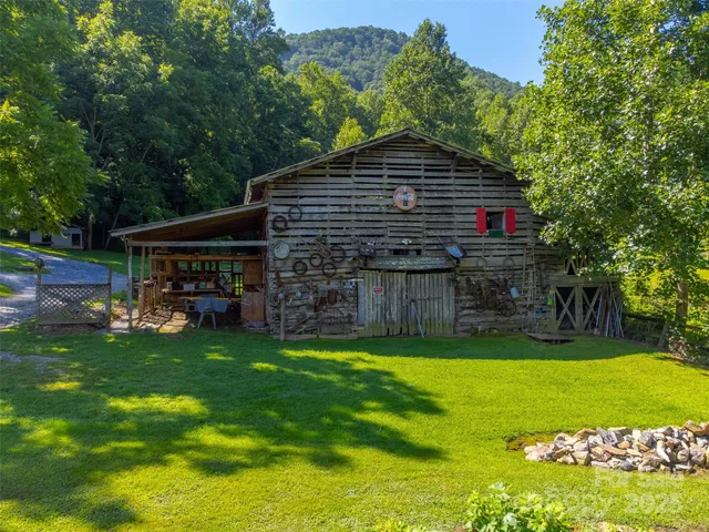 $575,000 | 54 Barnwood Way, Whittier, NC 28789