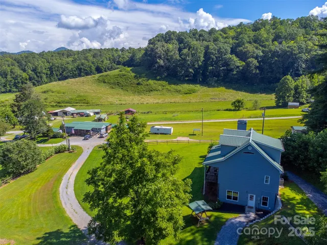 $575,000 | 54 Barnwood Way, Whittier, NC 28789