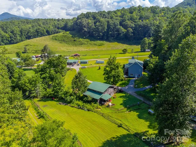 $575,000 | 54 Barnwood Way, Whittier, NC 28789