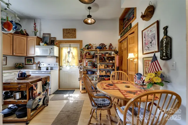 $575,000 | 54 Barnwood Way, Whittier, NC 28789