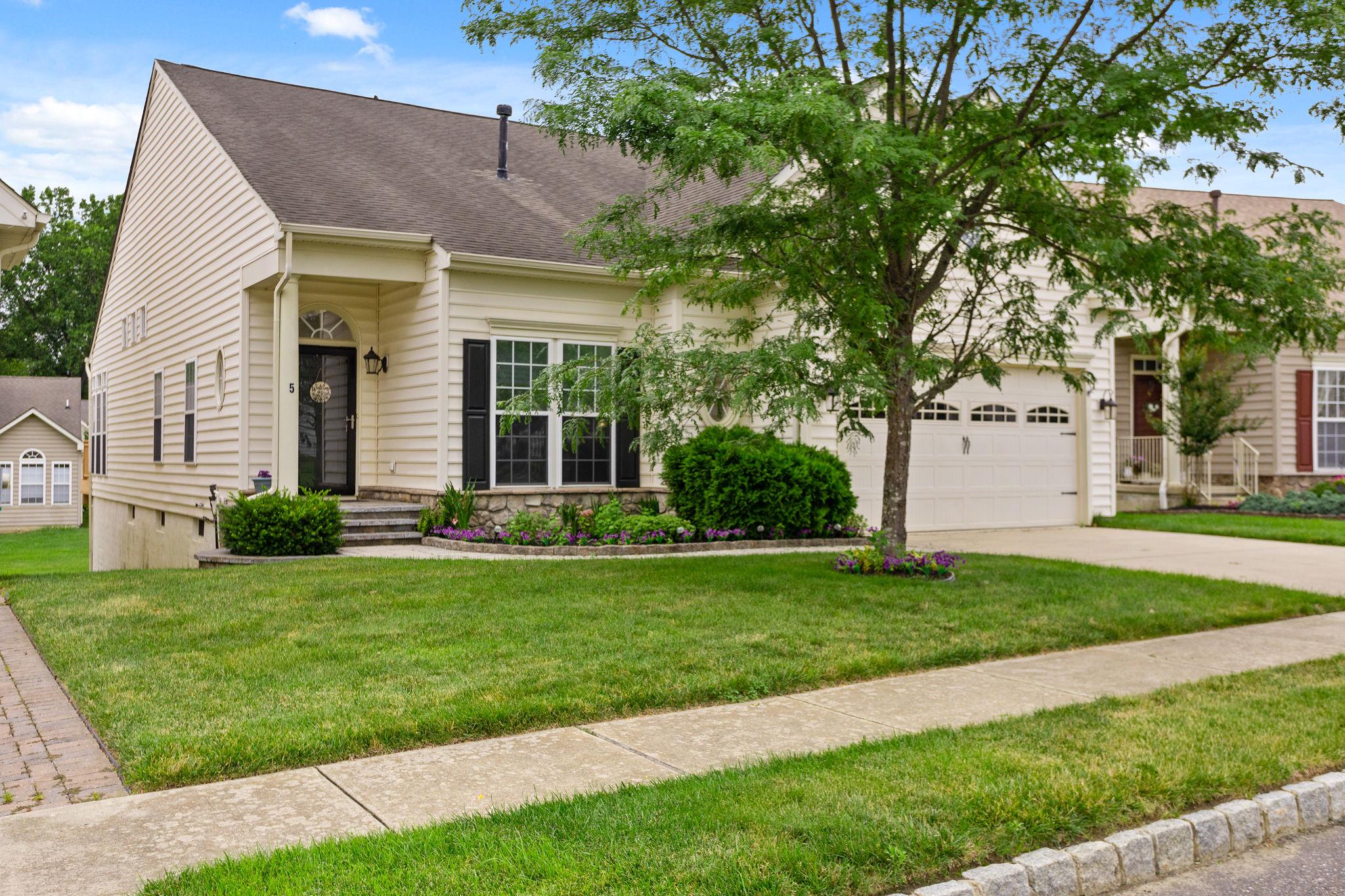 5 Tommys Meadow Pemberton, NJ 08068 - Photo 2 of 29 Charming home with instant curb appeal