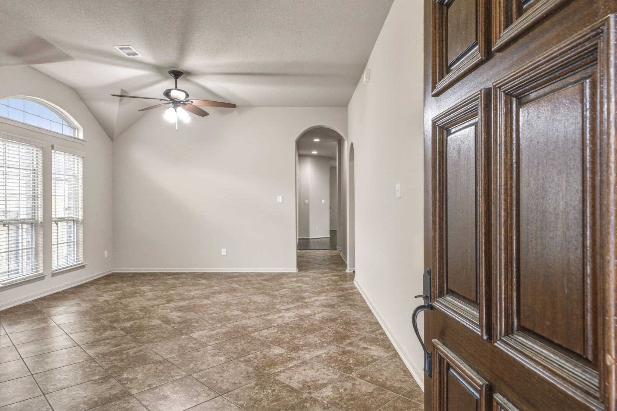 15919 Walnut Shores Drive Houston, TX 77044 - Photo 5 of 36