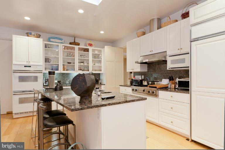 3101 Rolling Road Chevy Chase, MD 20815 - Photo 15 of 18 Kitchen