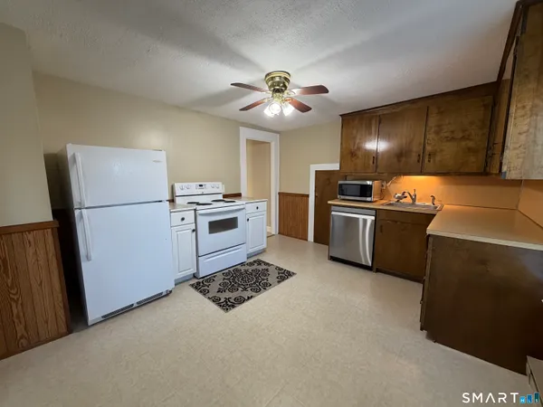 $1,400 | 38 Twining Street, Bristol, CT 06010