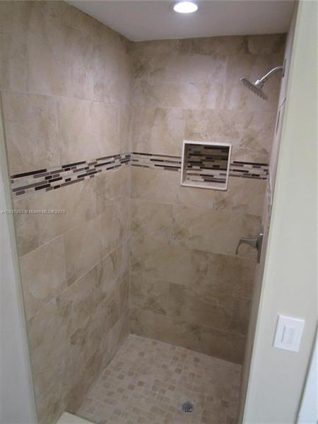 766 Normandy P, Unit 766 Delray Beach, FL 33484 - Photo 10 of 29 a view of bathroom