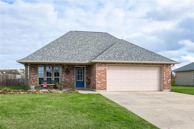 $239,900 | 28328 Lake Salvador Drive, Livingston, LA 70754