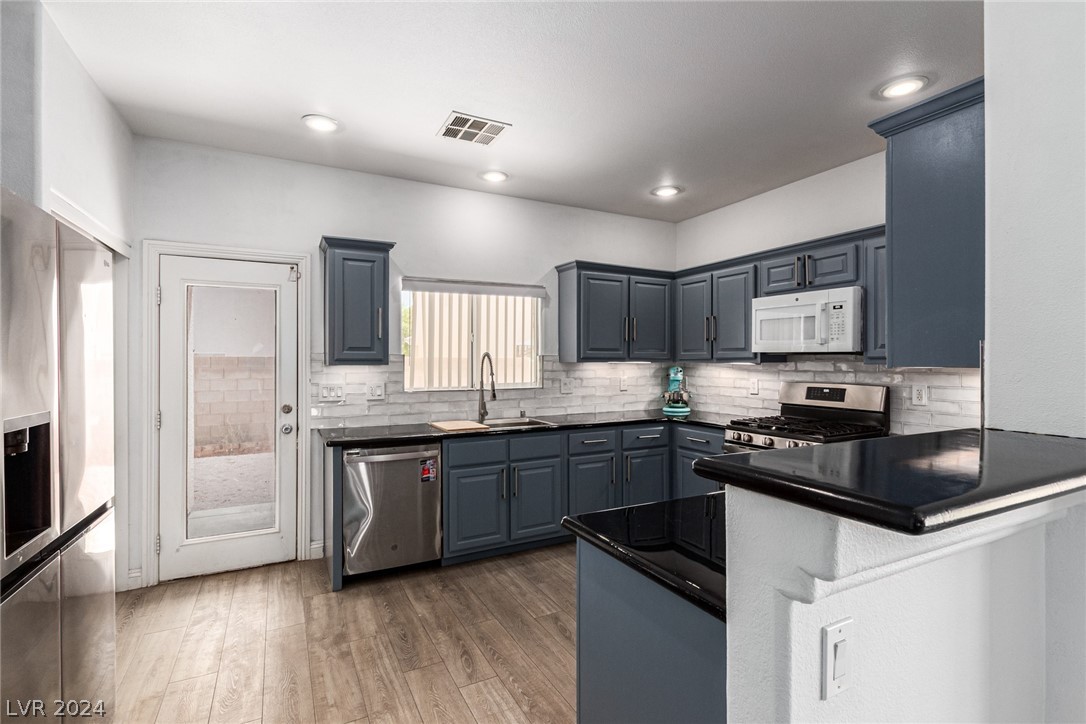 5850 Crumbling Ridge Street Henderson, NV 89011 - Photo 11 of 33